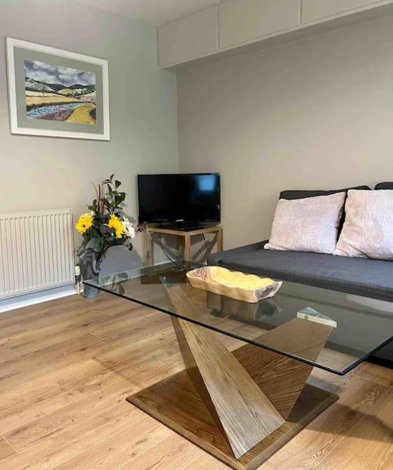 Апартаменты Modern 2 Bedrooms & Two Bathrooms *
